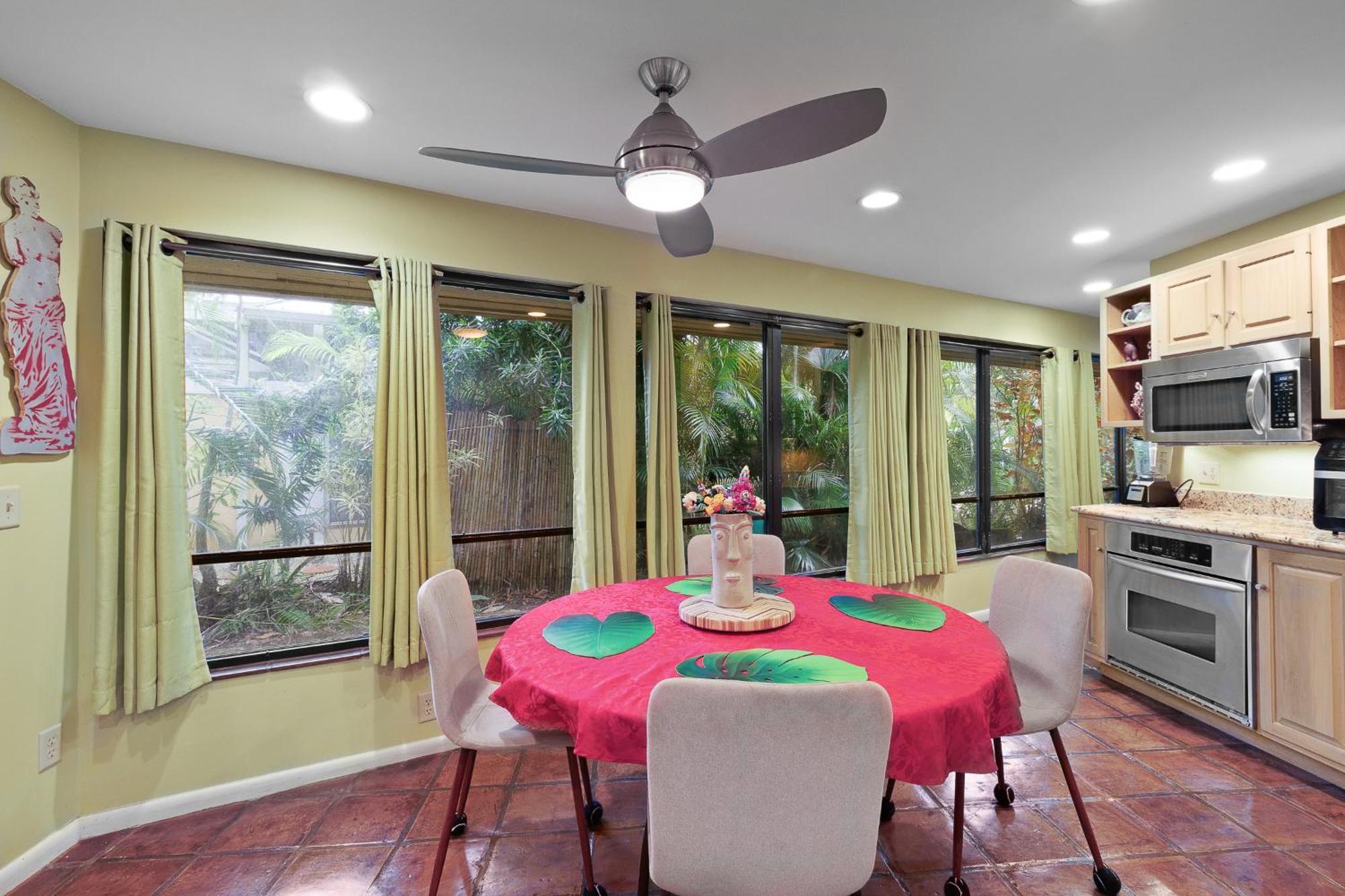 Beach Paradise Getaway - 200Ft From Beach! Sebastian Luaran gambar